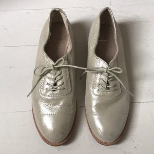 Women’s Oxford